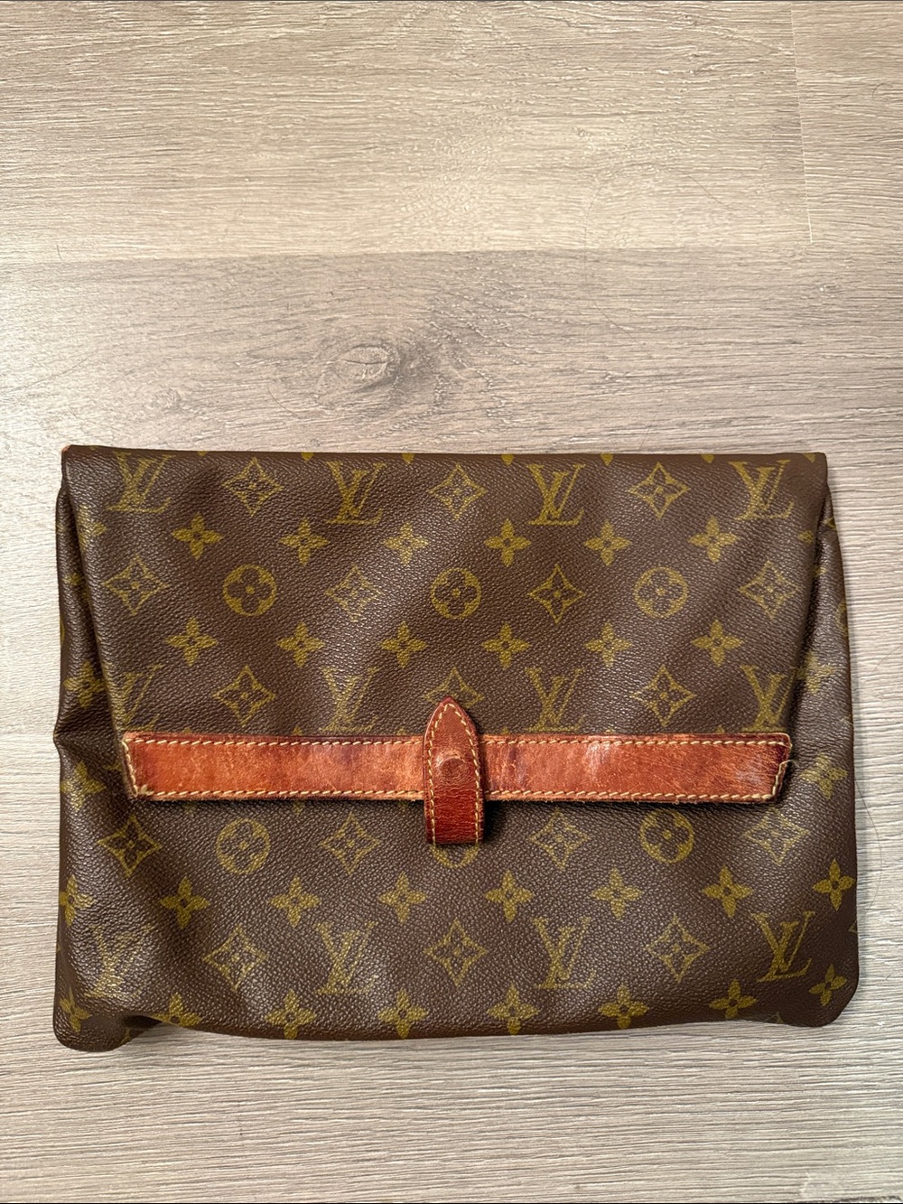 Louis Vuitton Monogram Canvas clutch